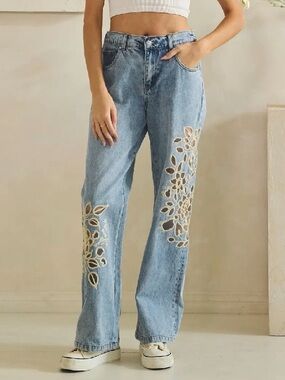 11 OLI & HALI ❤️ WASHED FLORAL CUTOUT JEANS